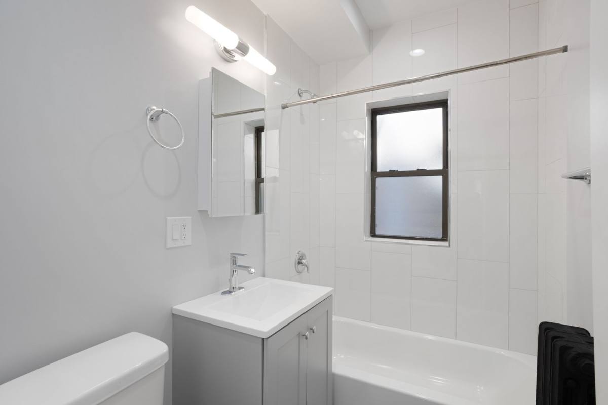 Apartment for rent at 7510 - 7514 N Eastlake Terrace, Chicago, IL 60626
