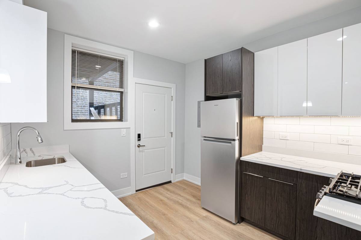 Apartment for rent at 7510 - 7514 N Eastlake Terrace, Chicago, IL 60626