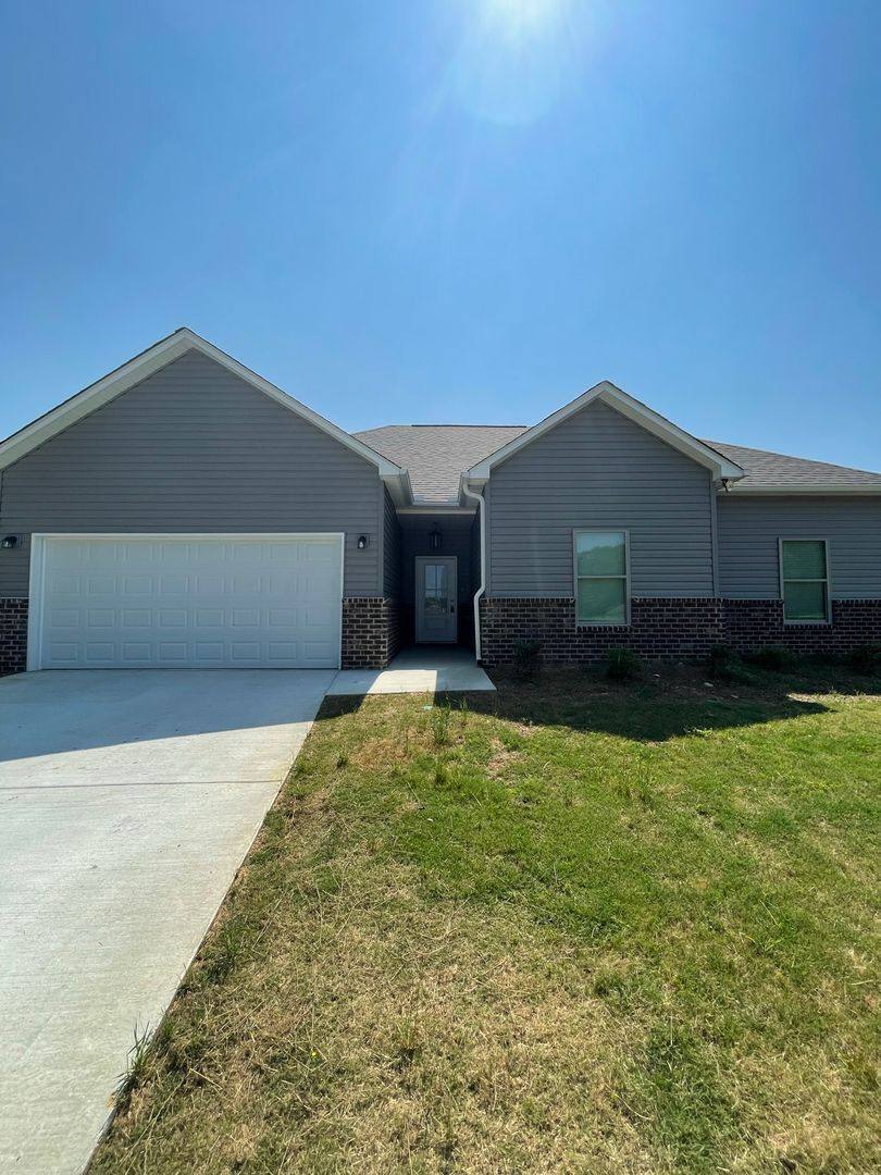 House for rent at 1982 Golf Course Dr, Jasper, AL 35504