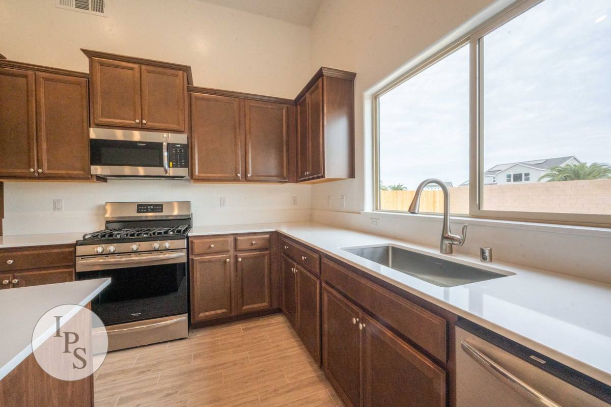 House for rent at 352 N Millard Ave, Fresno, CA 93727