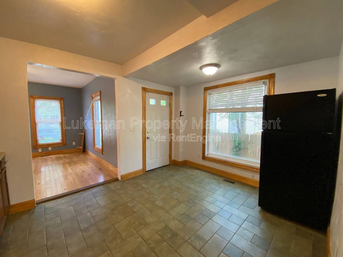 Apartment for rent at 725 W Vine St #2, Kalamazoo, MI 49008