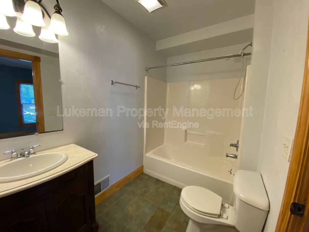 Apartment for rent at 725 W Vine St #2, Kalamazoo, MI 49008