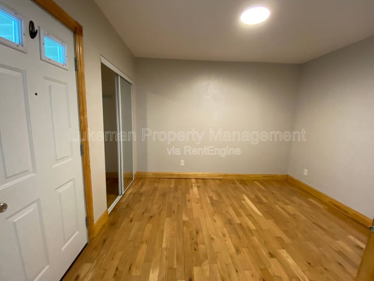 Apartment for rent at 725 W Vine St #2, Kalamazoo, MI 49008