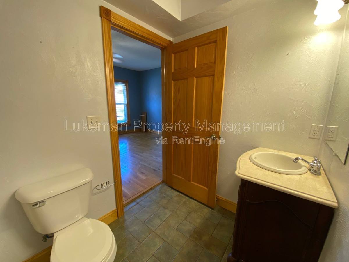 Apartment for rent at 725 W Vine St #2, Kalamazoo, MI 49008