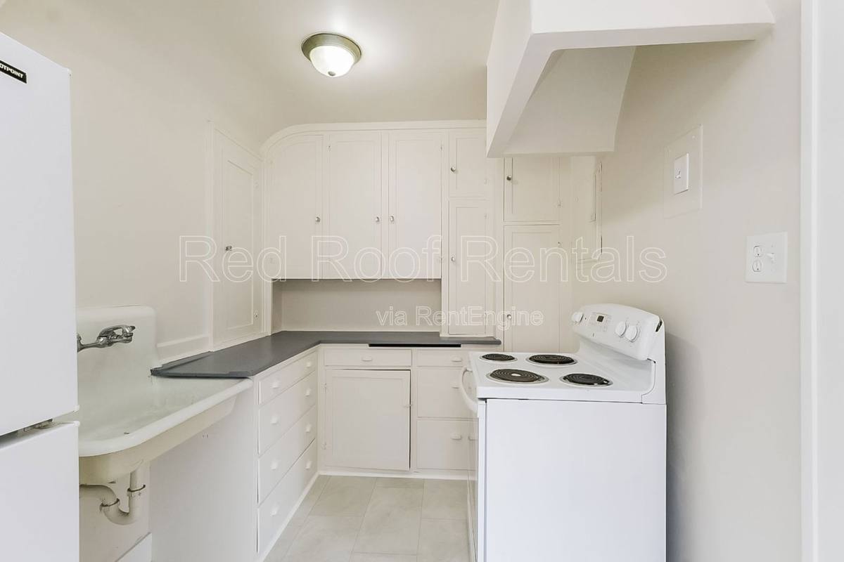 Apartment for rent at 1319 S 6th Ave #C, Tacoma, WA 98405
