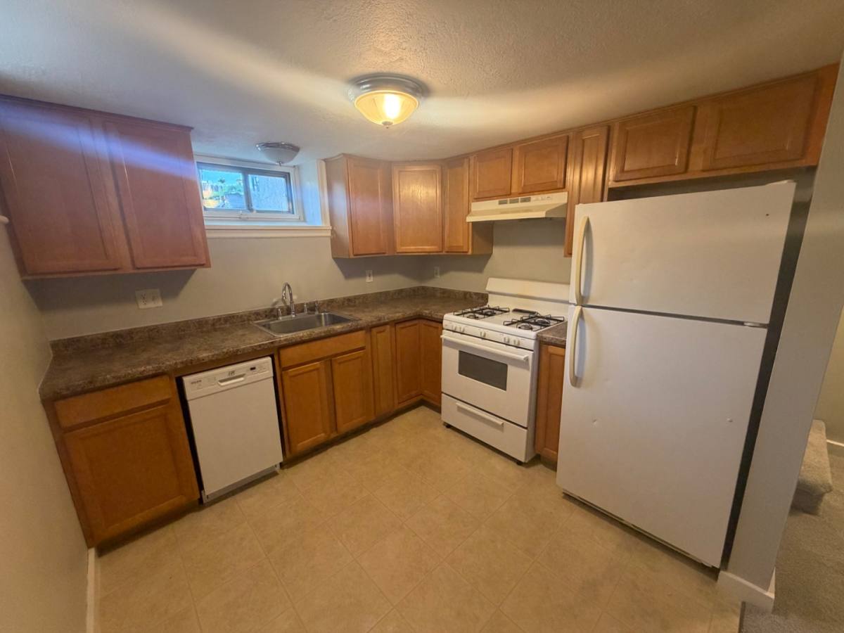 Apartment for rent at 885 Grand Ave #5, Saint Paul, MN 55105