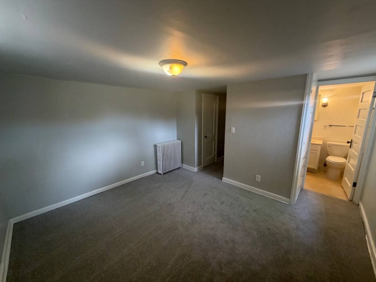 Apartment for rent at 885 Grand Ave #5, Saint Paul, MN 55105