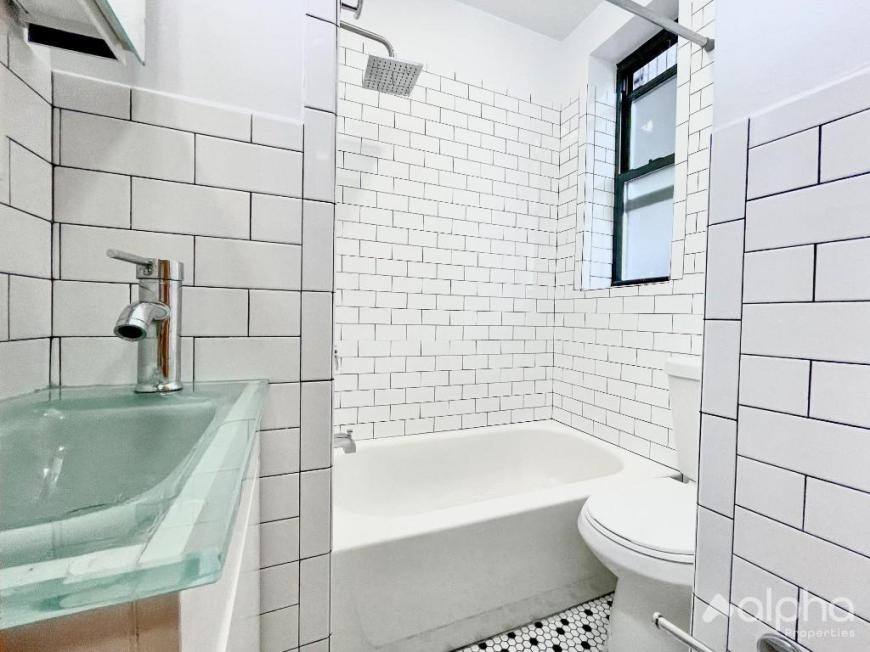 Apartment for rent at 175 E 101st St #14, New York, NY 10029