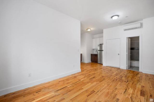 Apartment for rent at 476 Gates Ave #2F, Brooklyn, NY 11216