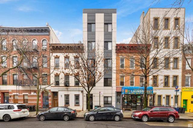 Apartment for rent at 476 Gates Ave #2F, Brooklyn, NY 11216