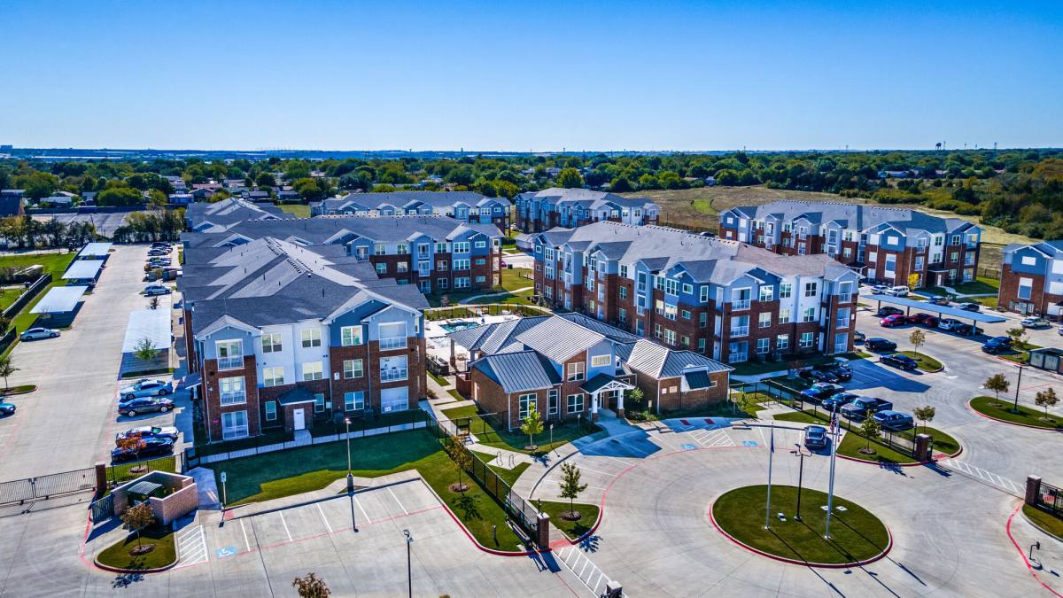 Apartment for rent at Palladium Simpson Stuart, 3440 Simpson Stuart Rd, Dallas, TX 75241