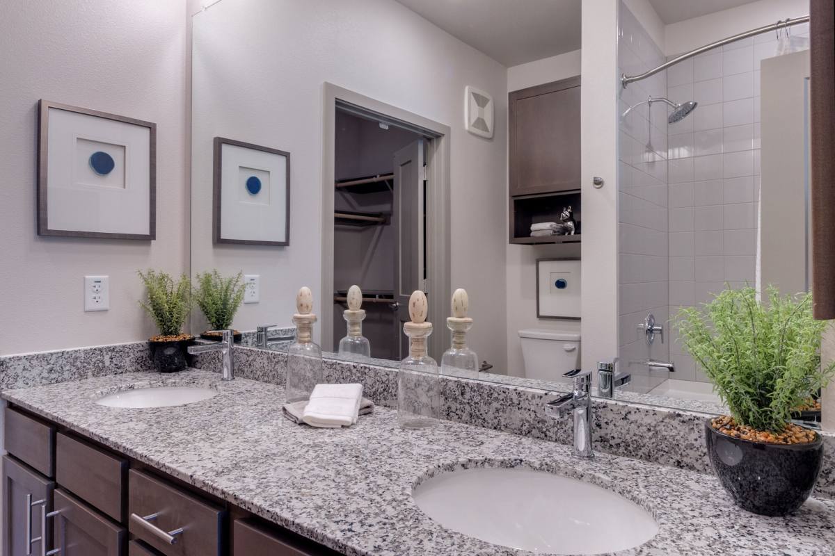 Apartment for rent at Palladium Simpson Stuart, 3440 Simpson Stuart Rd, Dallas, TX 75241
