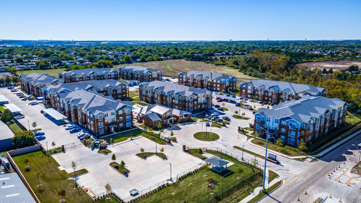 Apartment for rent at Palladium Simpson Stuart, 3440 Simpson Stuart Rd, Dallas, TX 75241