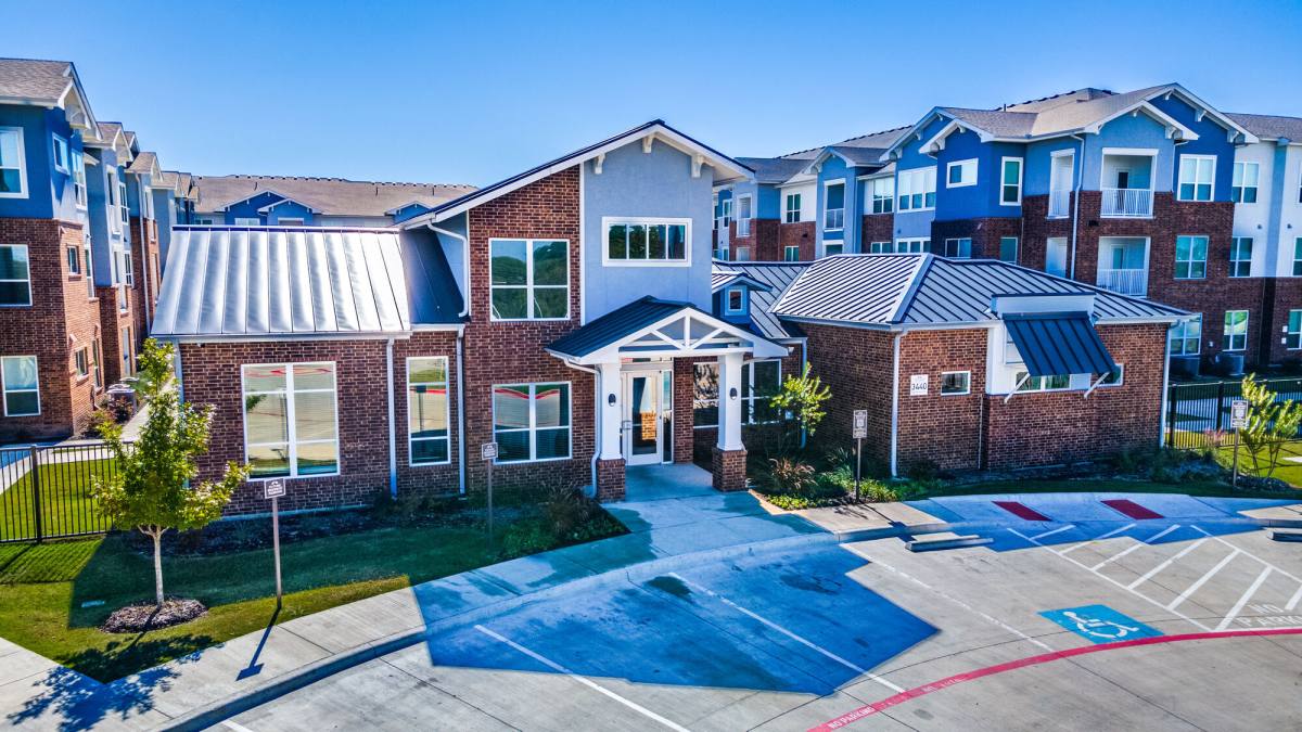 Apartment for rent at Palladium Simpson Stuart, 3440 Simpson Stuart Rd, Dallas, TX 75241