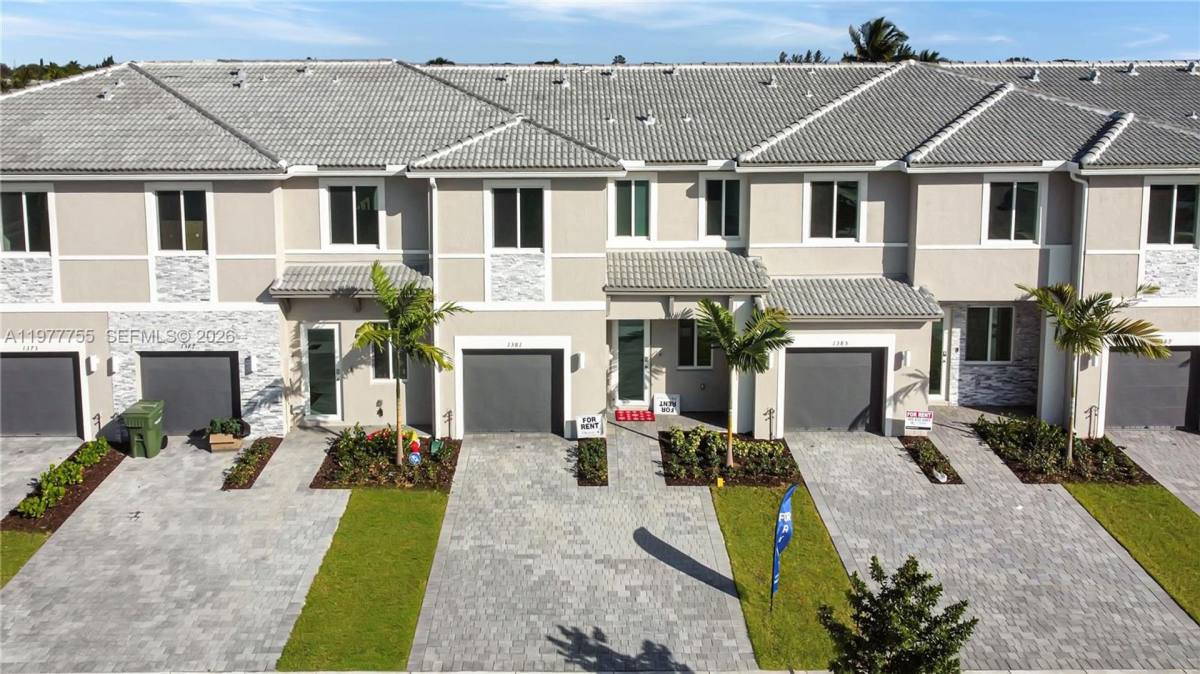 Townhouse for rent at 1381 7th Terrace, Homestead, FL 33034