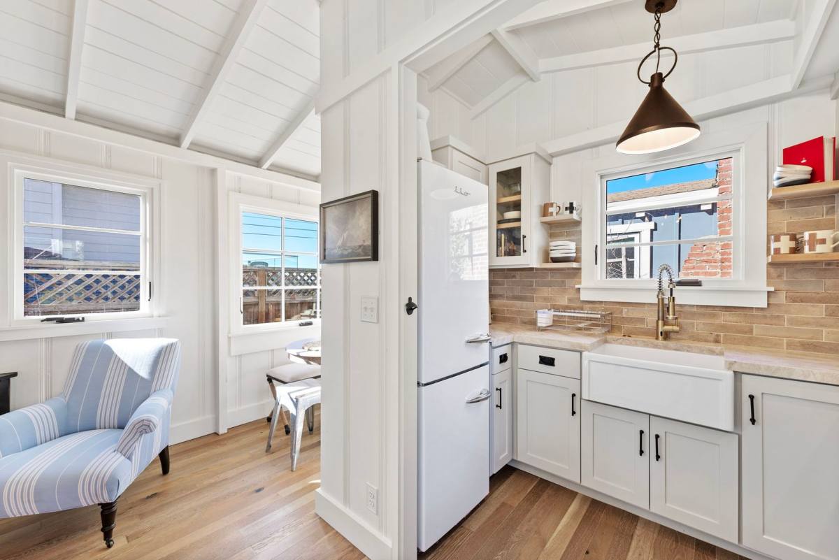 Apartment for rent at 231-241 Cajon, Laguna Beach, CA 92651