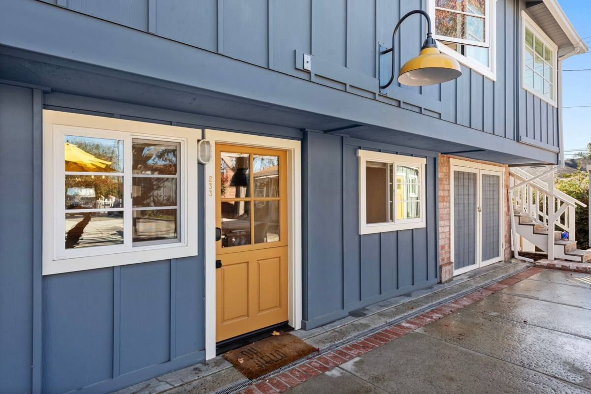 Apartment for rent at 231-241 Cajon, Laguna Beach, CA 92651