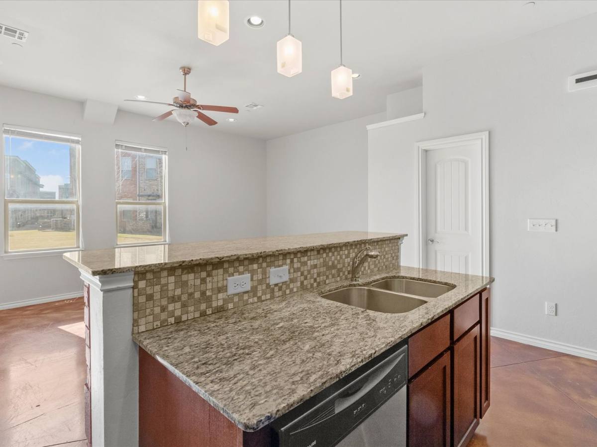 Townhouse for rent at 475 S Fretz Ave, Edmond, OK 73003
