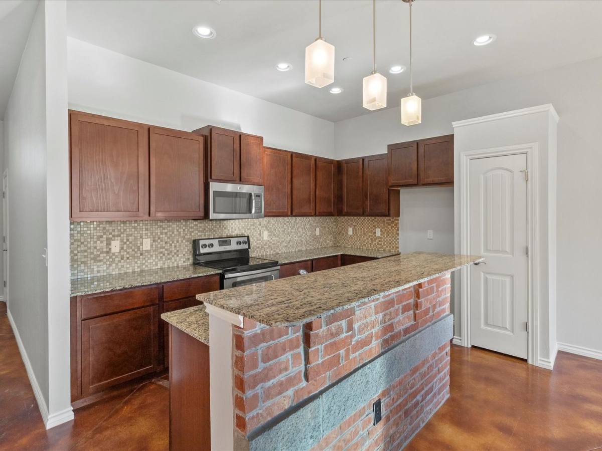 Townhouse for rent at 475 S Fretz Ave, Edmond, OK 73003