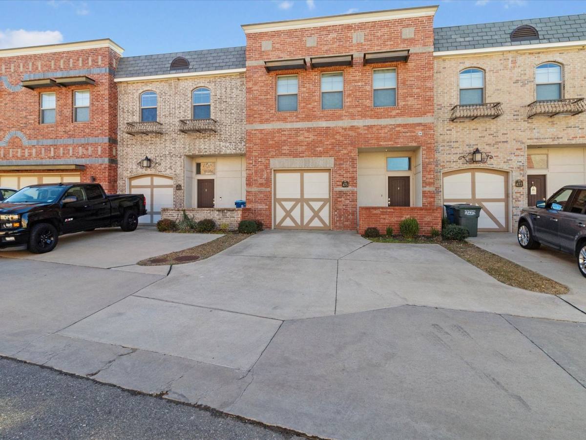Townhouse for rent at 475 S Fretz Ave, Edmond, OK 73003