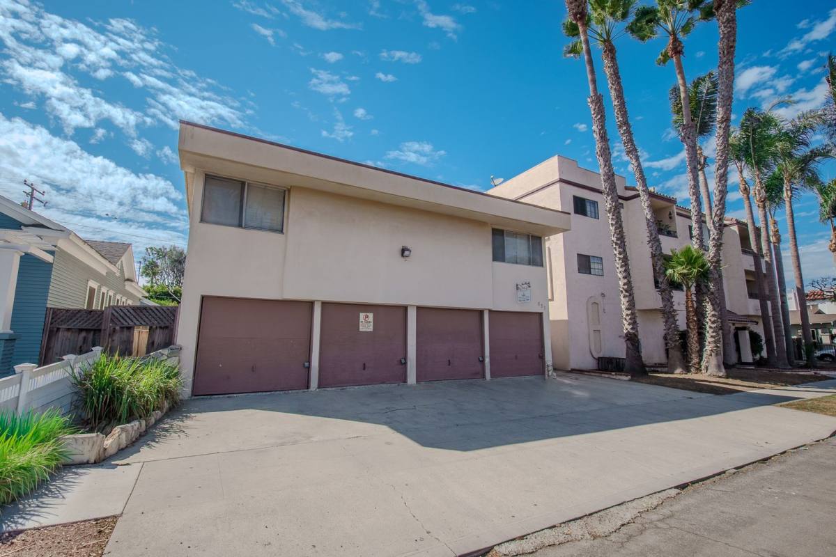 Apartment for rent at 833 Gardenia Ave, Long Beach, CA 90813