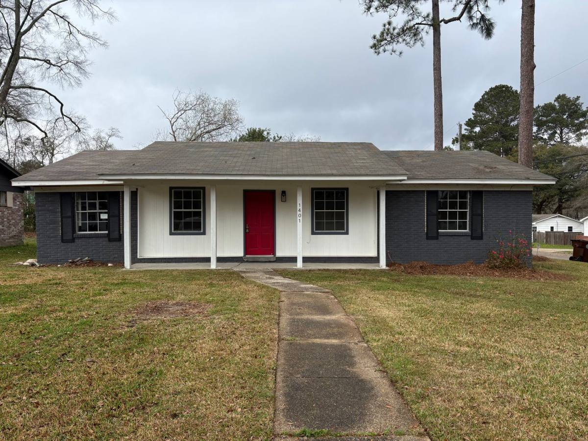 House for rent at 1401 S 26th Ave, Hattiesburg, MS 39401