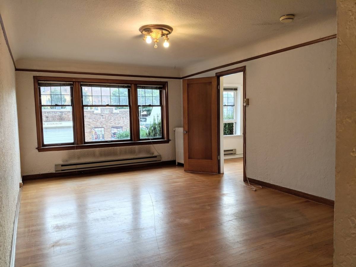 Condo for rent at 4235 Brooklyn Ave NE, Seattle, WA 98105