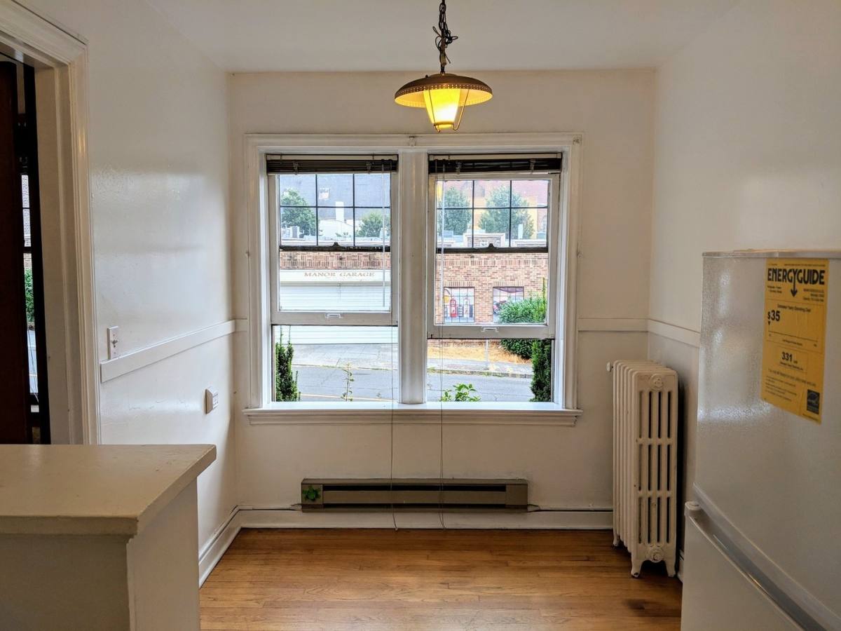 Condo for rent at 4235 Brooklyn Ave NE, Seattle, WA 98105