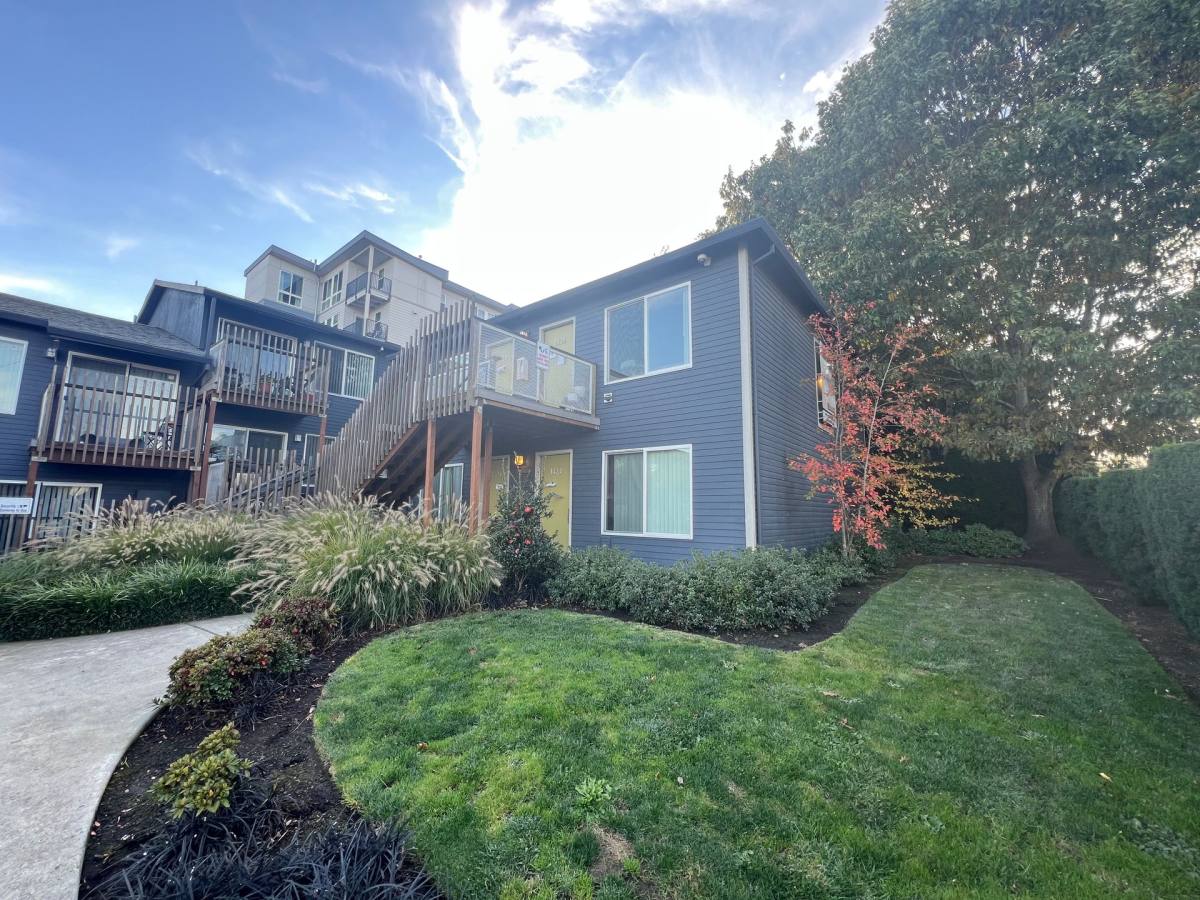 Apartment for rent at 1424 SE Holgate Blvd, Portland, OR 97202