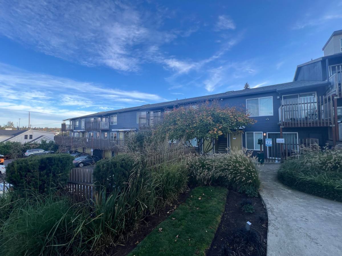 Apartment for rent at 1424 SE Holgate Blvd, Portland, OR 97202