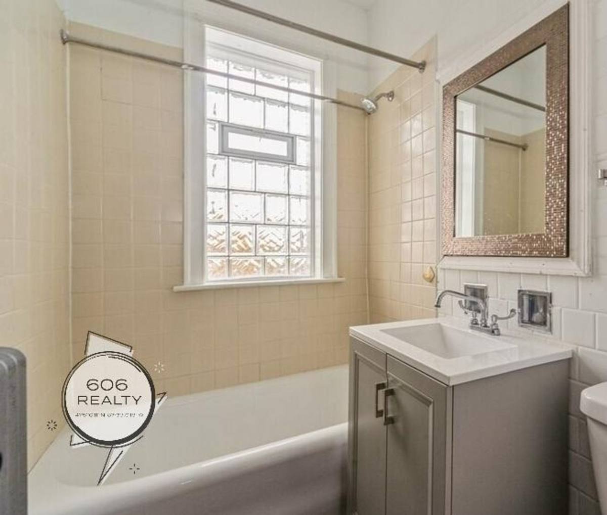 Apartment for rent at 118 S Austin, Oak Park, IL 60304