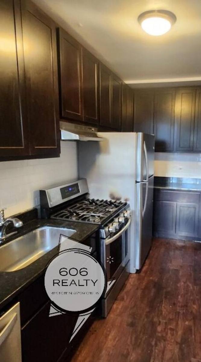 Apartment for rent at 118 S Austin, Oak Park, IL 60304