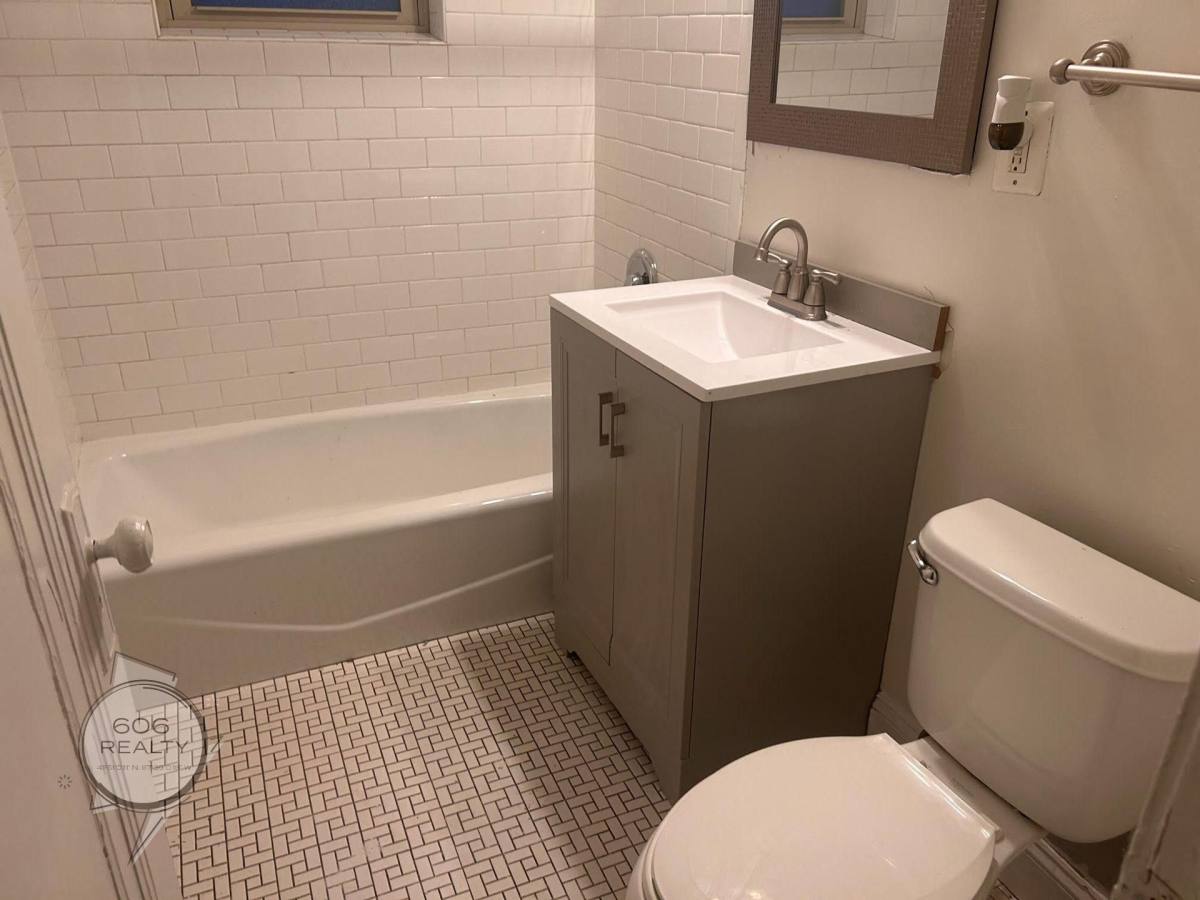 Apartment for rent at 118 S Austin, Oak Park, IL 60304