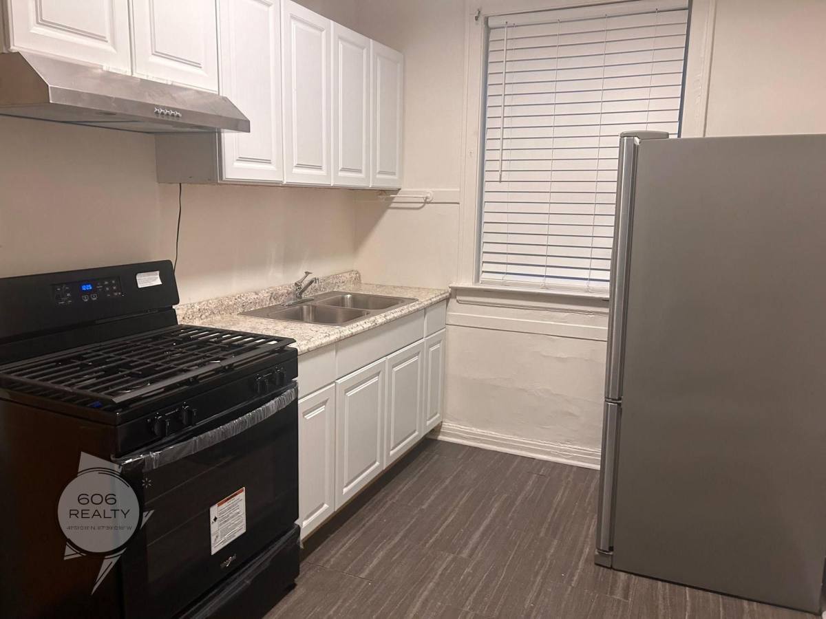 Apartment for rent at 118 S Austin, Oak Park, IL 60304