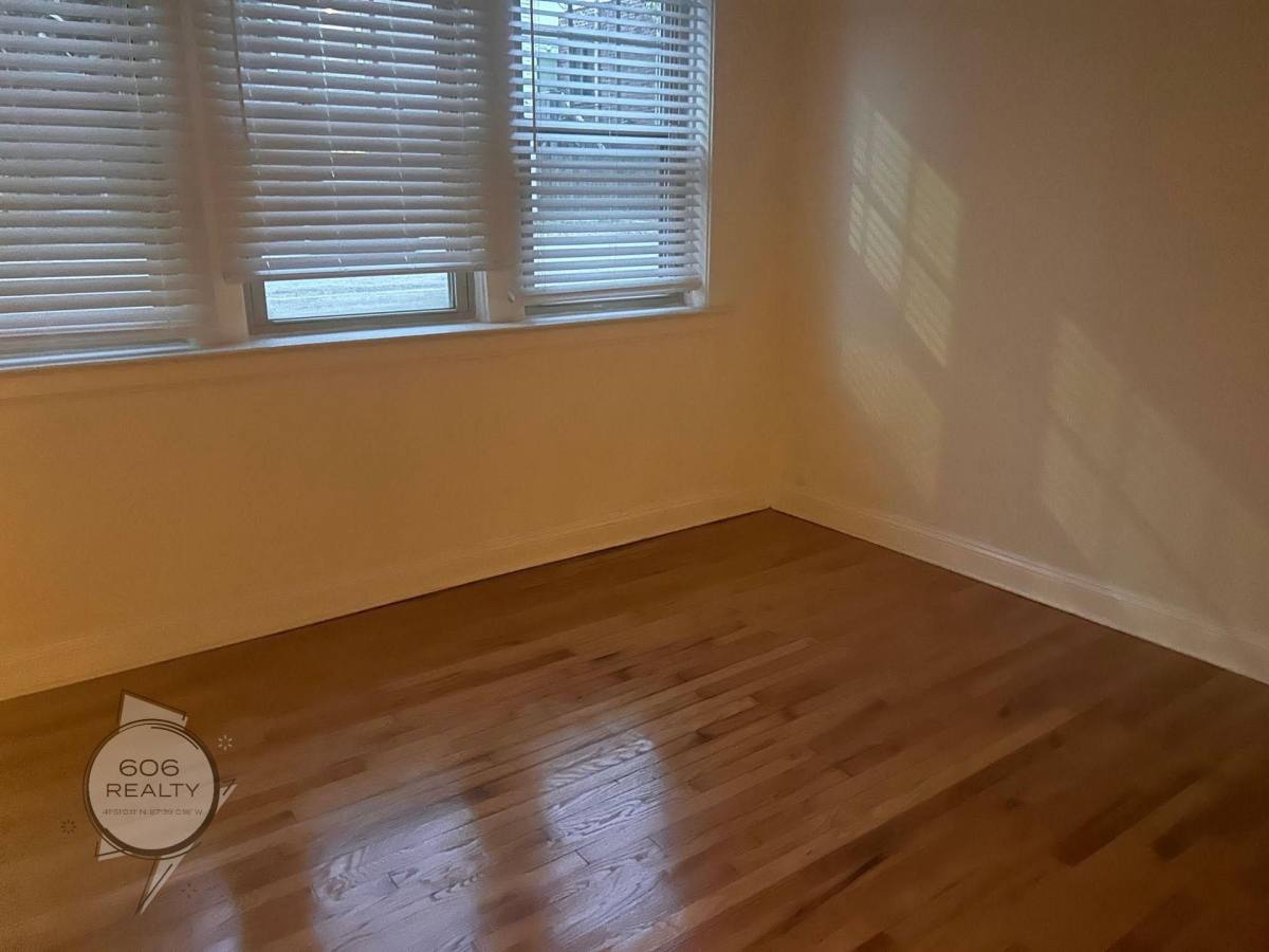Apartment for rent at 118 S Austin, Oak Park, IL 60304