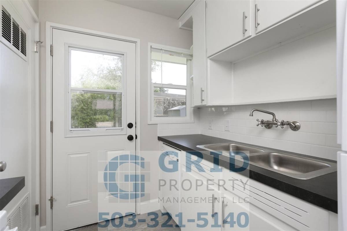 House for rent at 336 NE 128th Ave, Portland, OR 97230