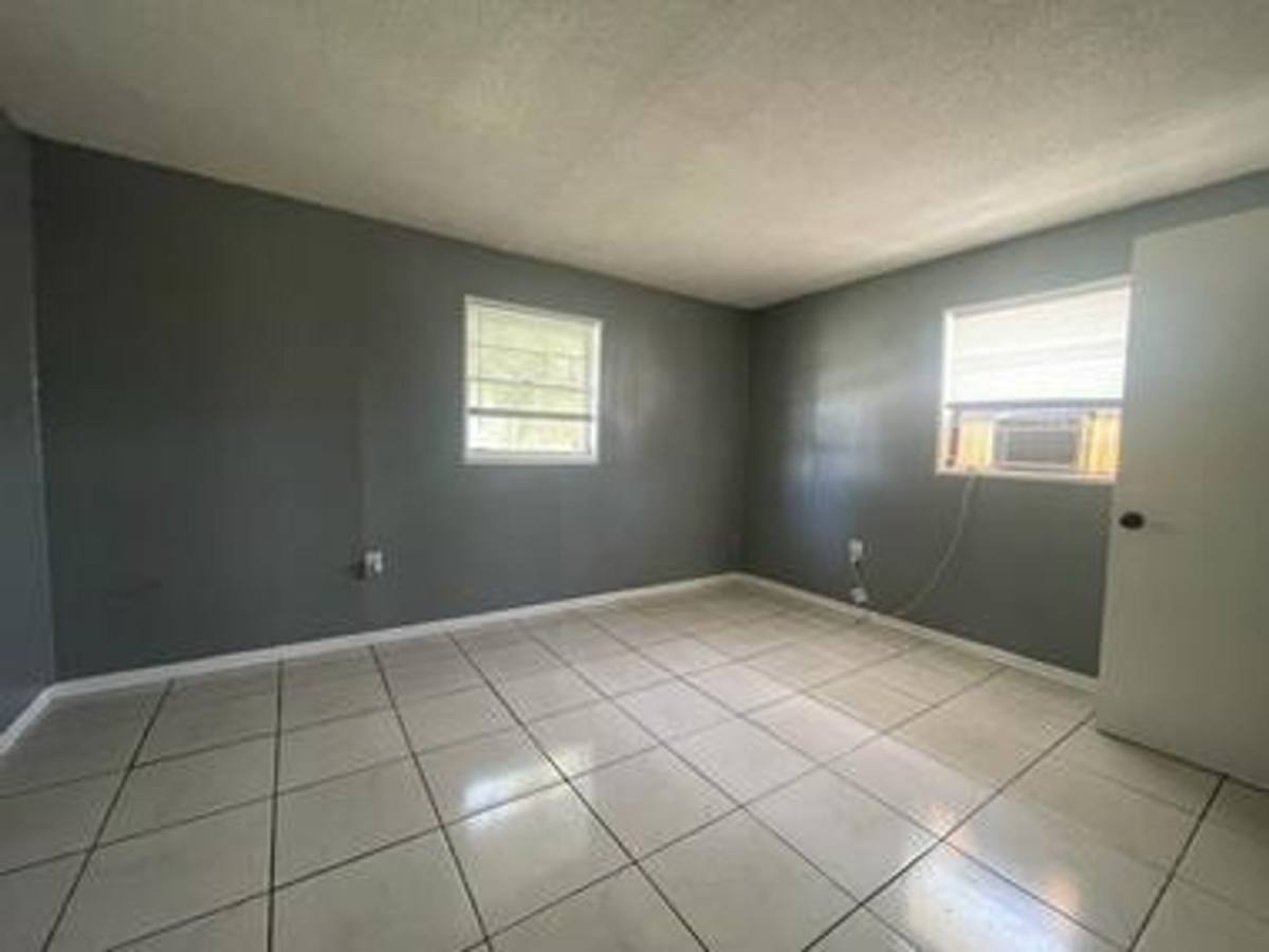 Apartment for rent at 2210 Thonotosassa Rd, Plant City, FL 33563