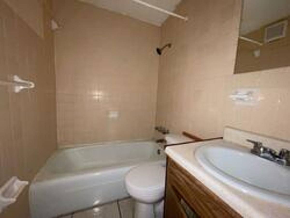 Apartment for rent at 2210 Thonotosassa Rd, Plant City, FL 33563