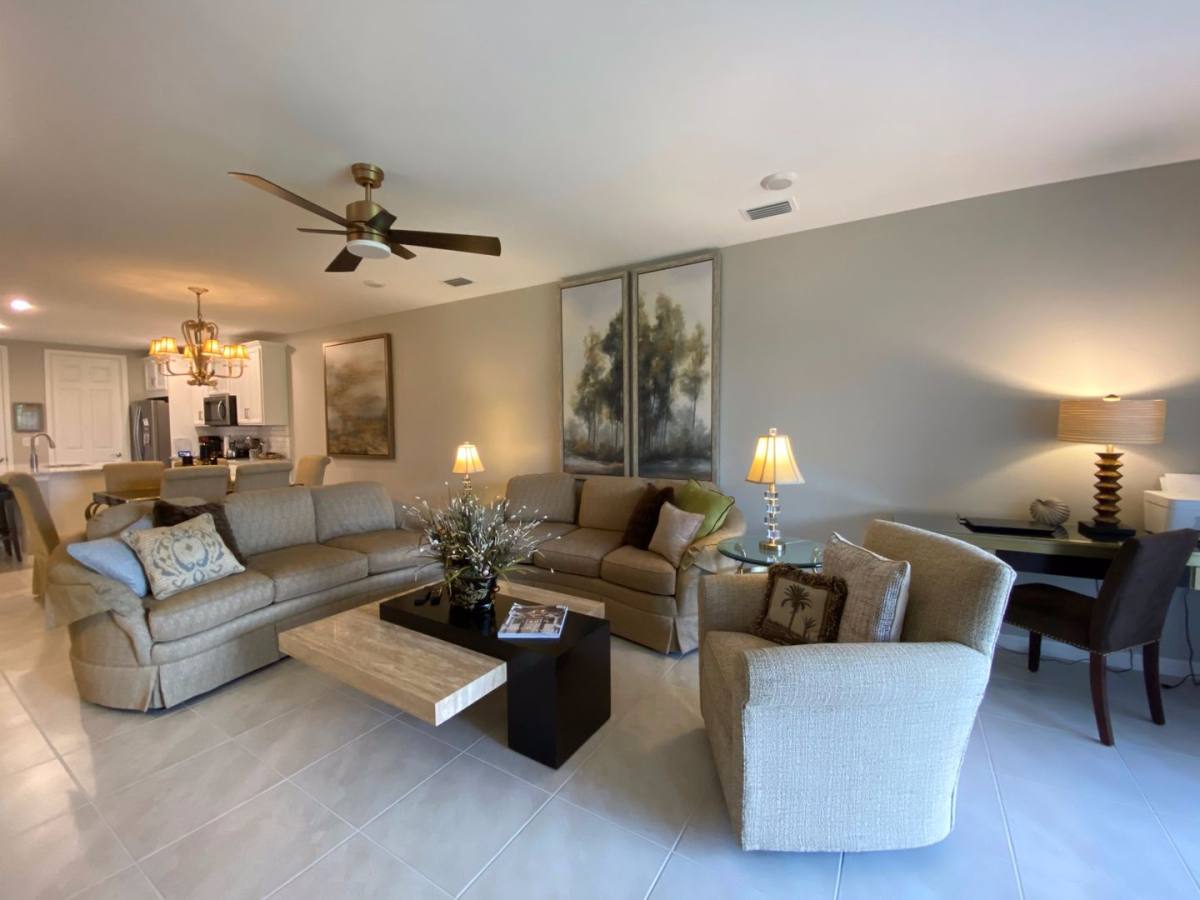 Apartment for rent at 14639 Edgewater Circle, Naples, FL 34114