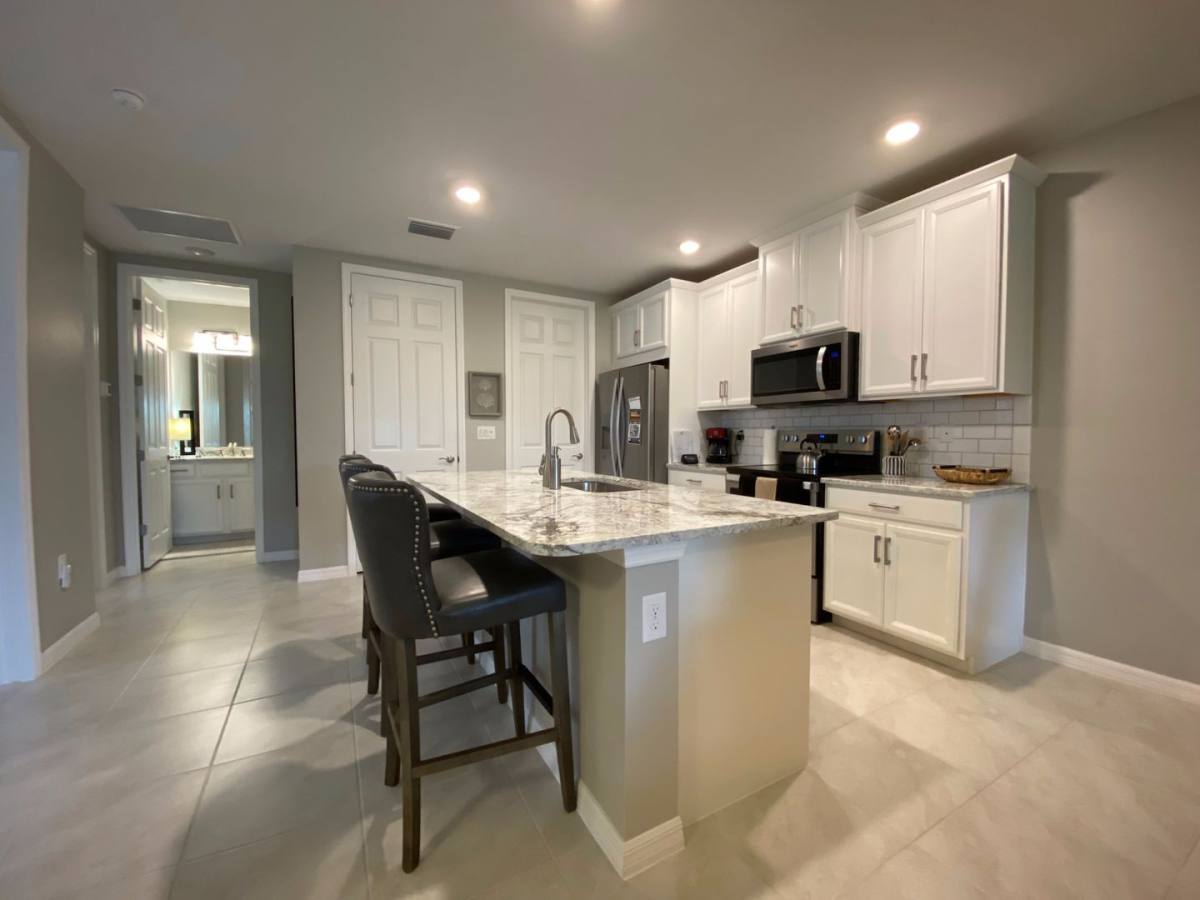 Apartment for rent at 14639 Edgewater Circle, Naples, FL 34114