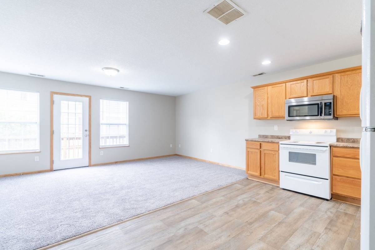 Townhouse for rent at 6339 Gold Leaf Lane, Pleasant Hill, IA 50327