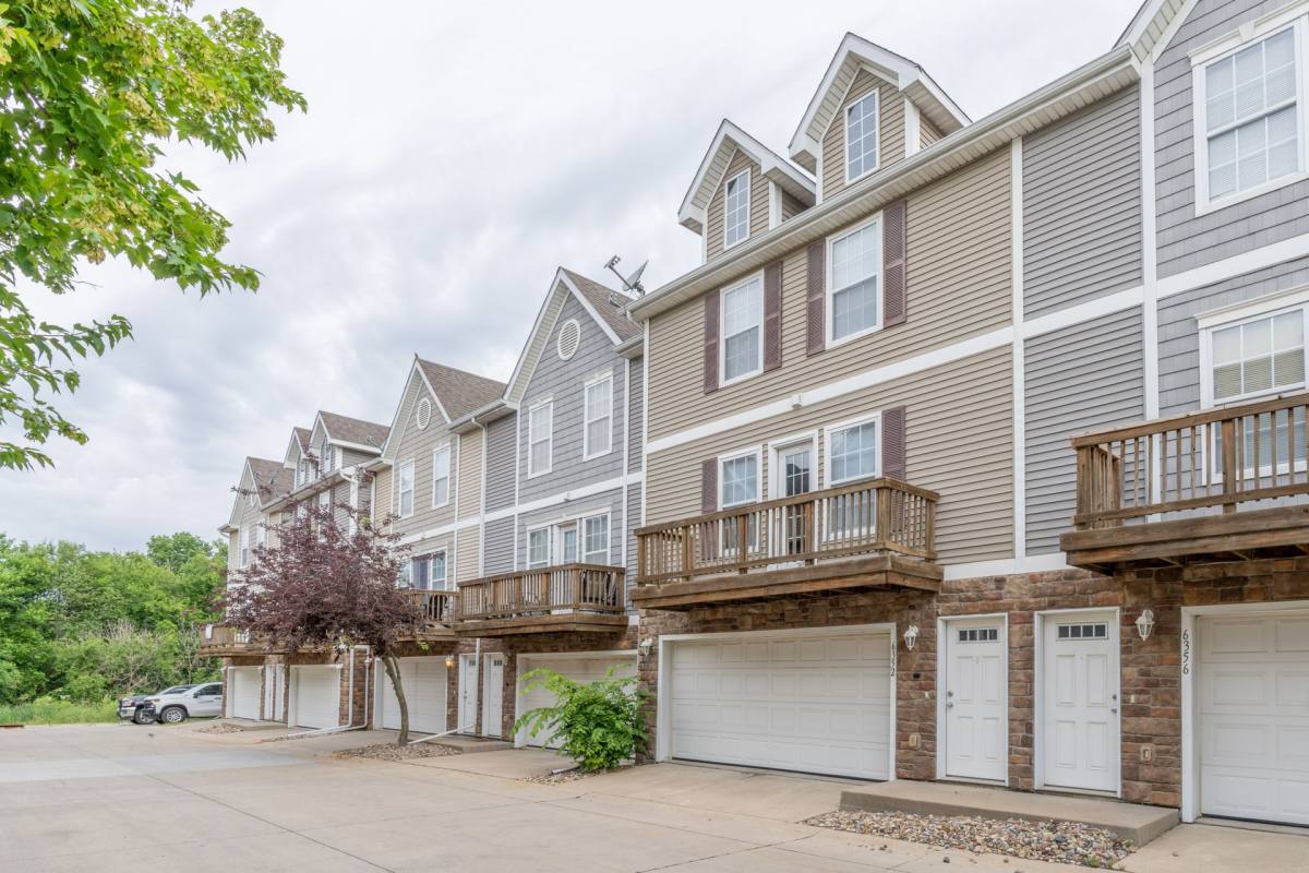 Townhouse for rent at 6339 Gold Leaf Lane, Pleasant Hill, IA 50327