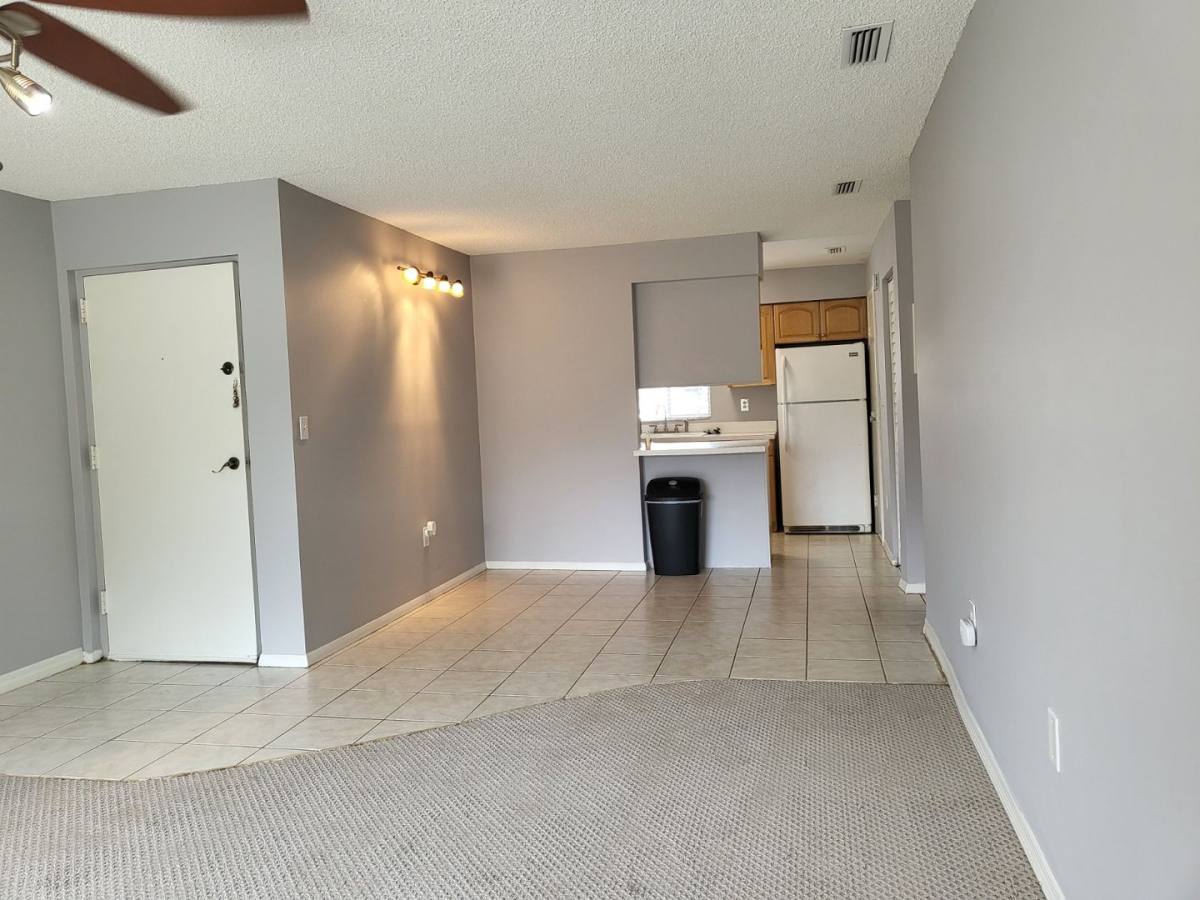 Condo for rent at 2721 Hidden Lake Blvd, Sarasota, FL 34237