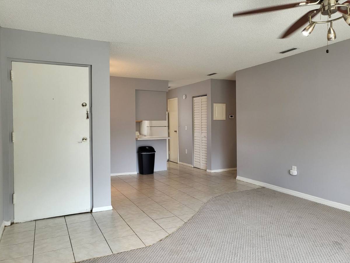 Condo for rent at 2721 Hidden Lake Blvd, Sarasota, FL 34237