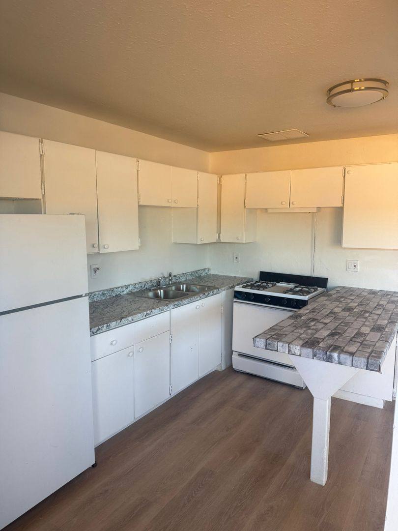 Apartment for rent at 1132 Palomas Dr SE, Albuquerque, NM 87108