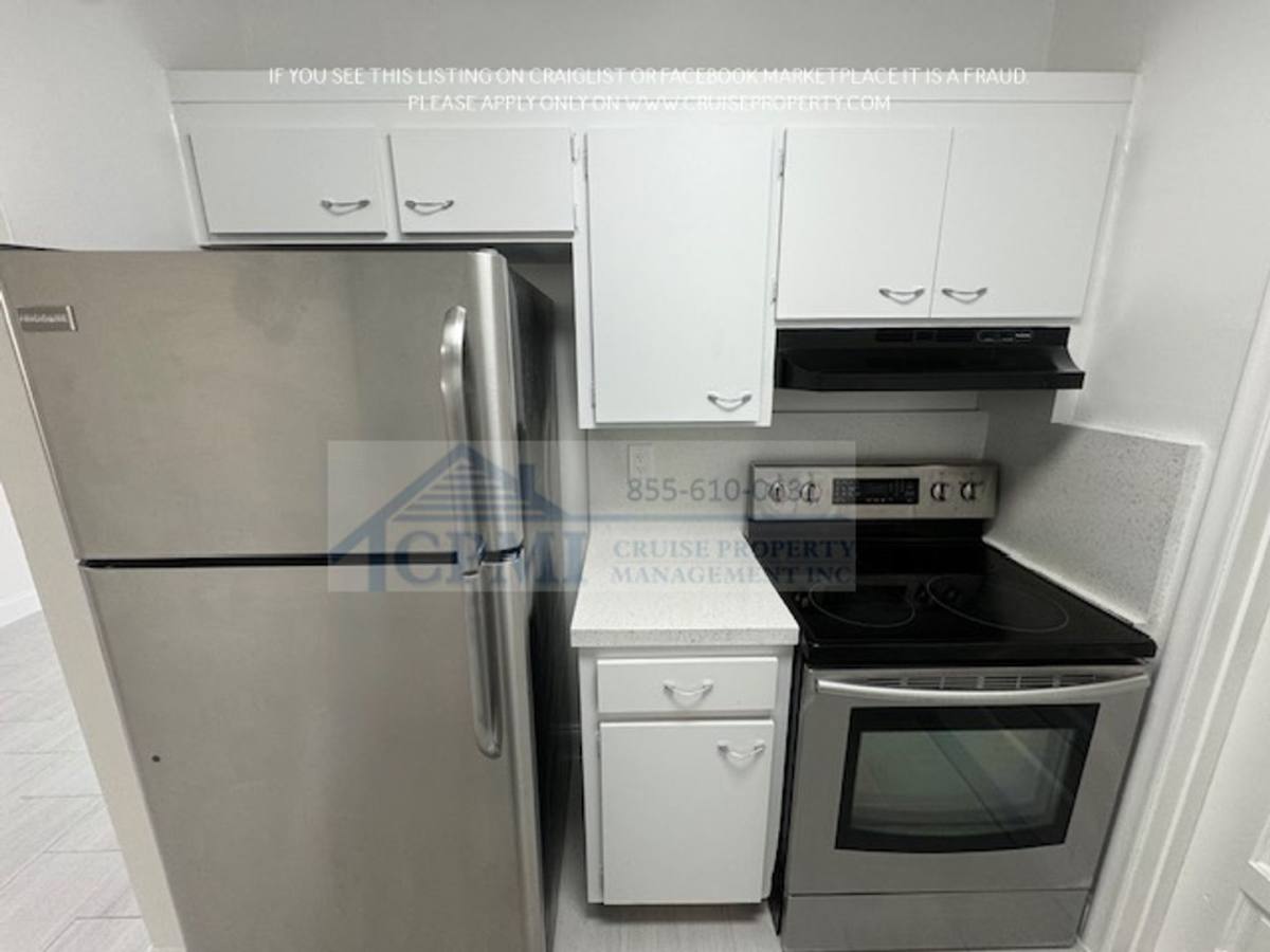 Apartment for rent at 532 S Crescent Dr, Hollywood, FL 33021