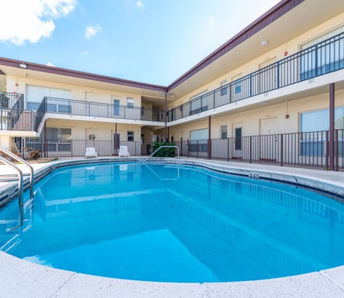 Apartment for rent at 532 S Crescent Dr, Hollywood, FL 33021