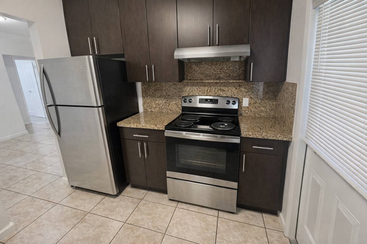 Apartment for rent at 532 S Crescent Dr, Hollywood, FL 33021