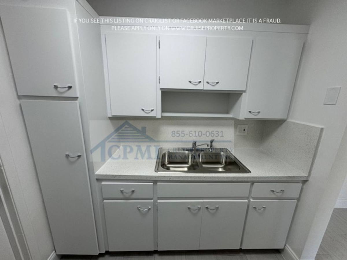 Apartment for rent at 532 S Crescent Dr, Hollywood, FL 33021