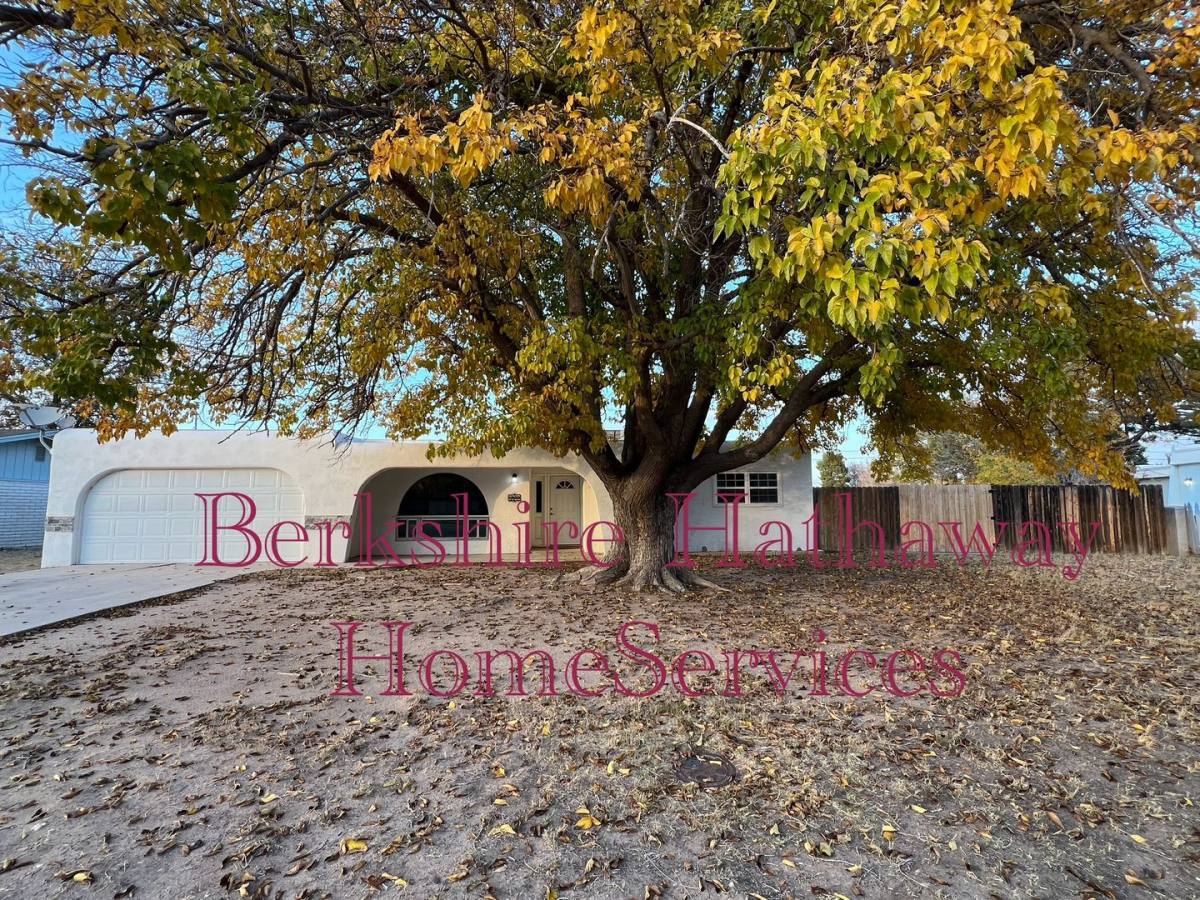 House for rent at 1420 N Country Club Circle, Carlsbad, NM 88220